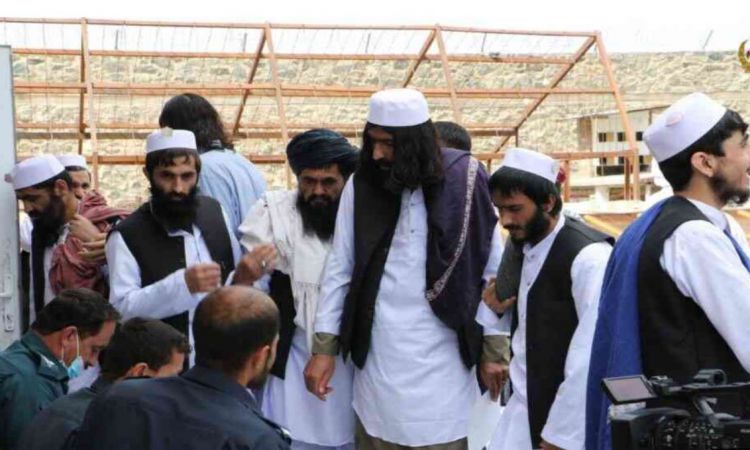   ولې حکومت د طالبانو پاتې بندیان نۀ خوشې کوي!؟